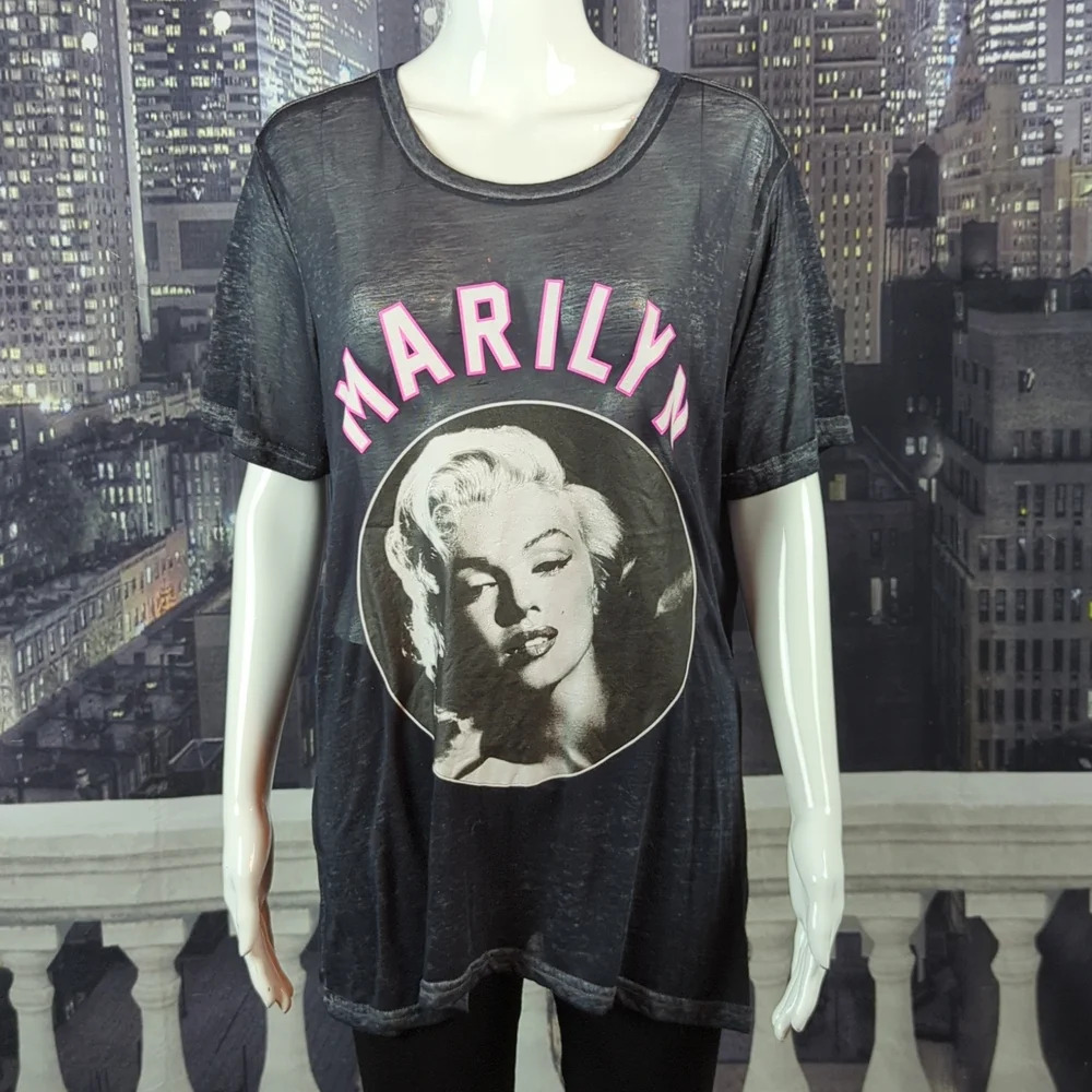 Marilyn Monroe sz XL (25-17) Collectible Semi Sheer Short Sleeve T-Shirt